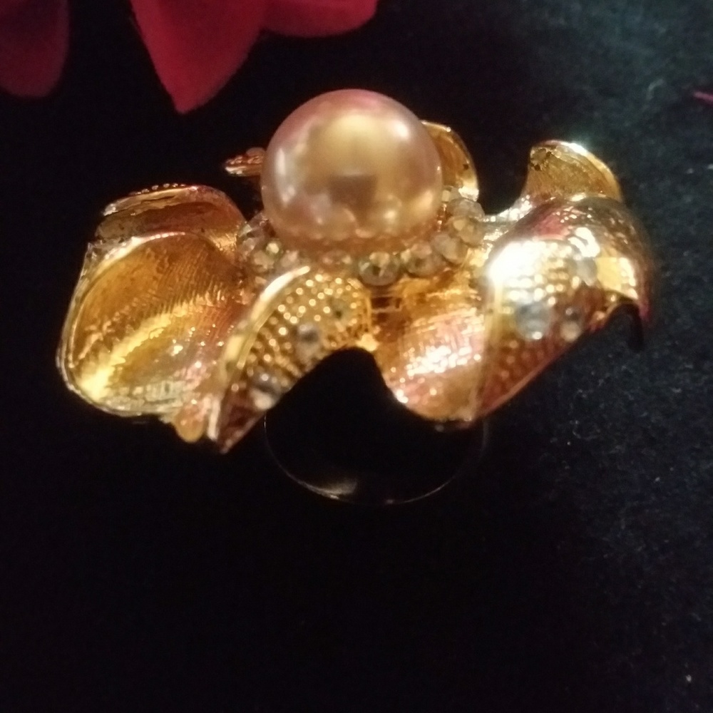 FLOWER STATEMENT FASHION RING - Picture 3 of 7
